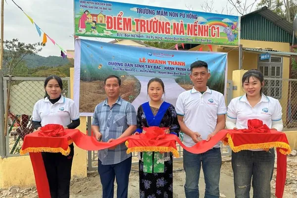 Biểu tượng email lừa đảo với cảnh báo đỏ